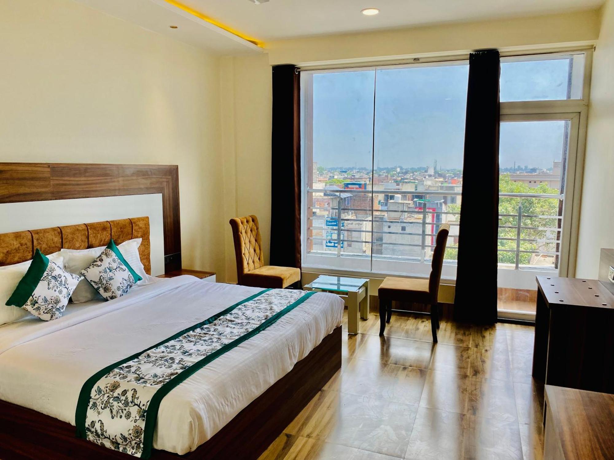 Hotel White House 350 Mtr From Golden Temple Amritsar Exteriör bild