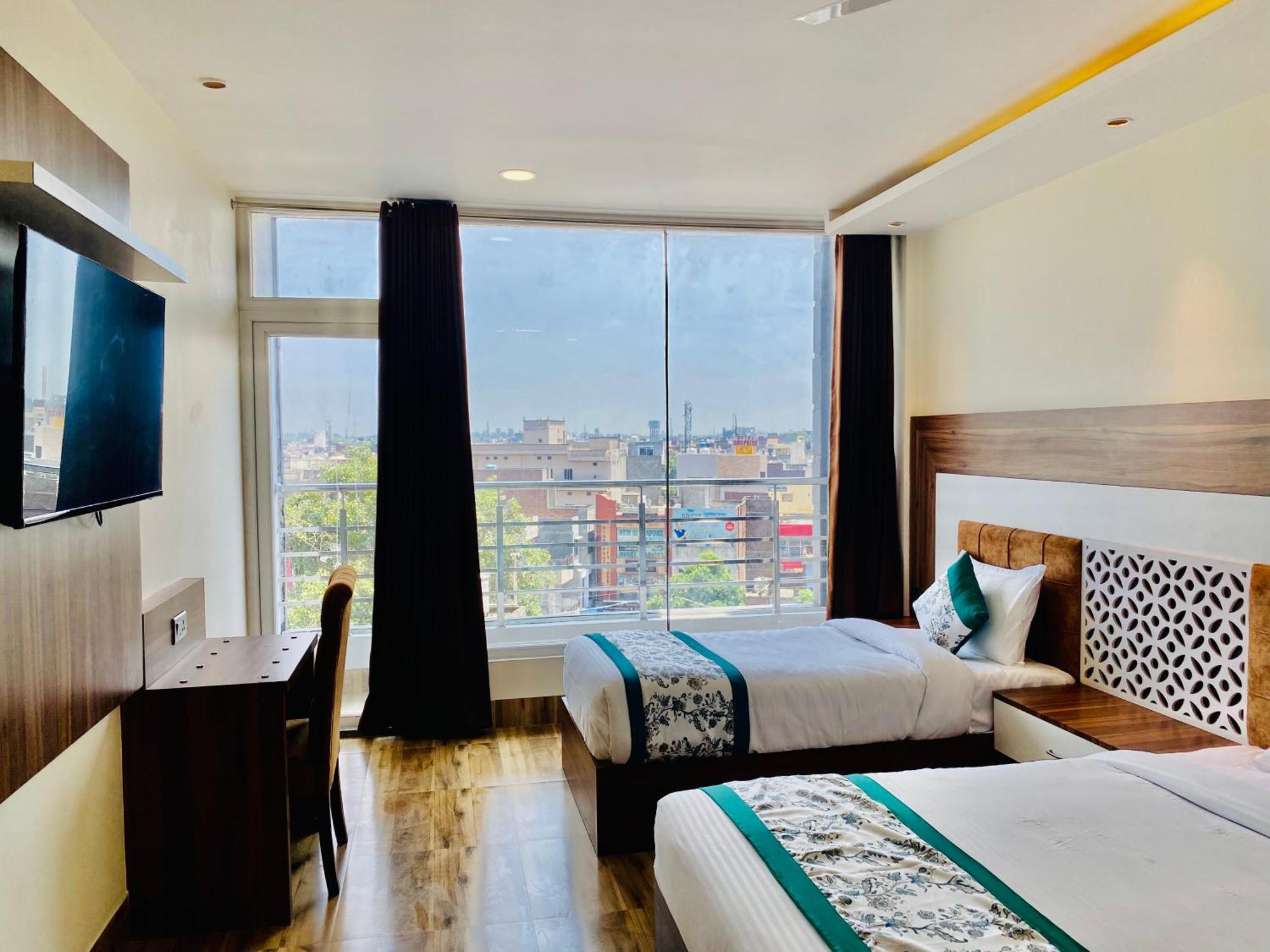 Hotel White House 350 Mtr From Golden Temple Amritsar Exteriör bild
