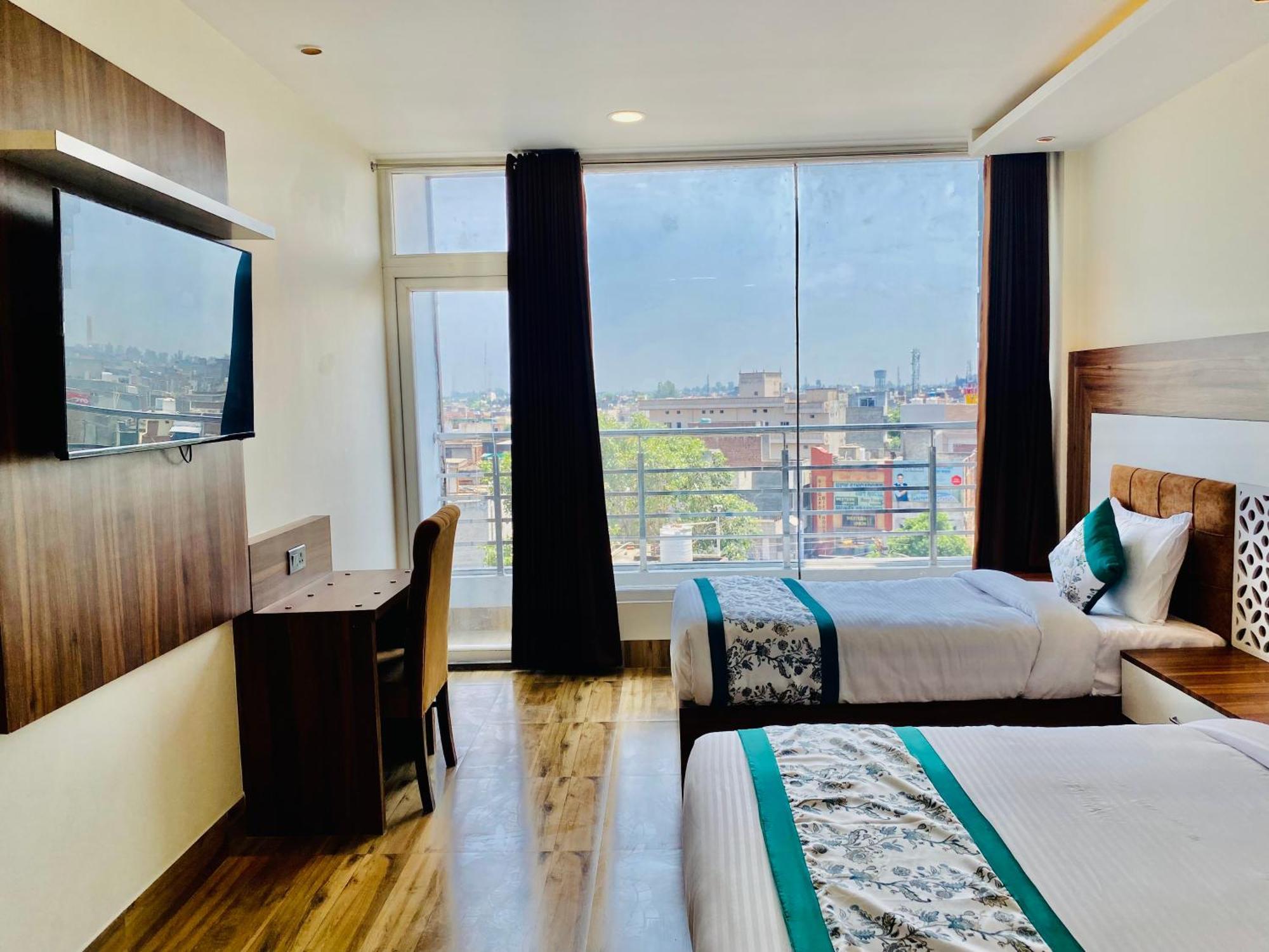 Hotel White House 350 Mtr From Golden Temple Amritsar Exteriör bild